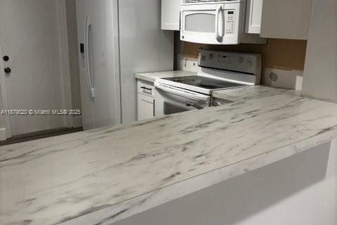 Townhouse in Weston, Florida 2 bedrooms, 105.07 sq.m. № 1896223 - photo 7