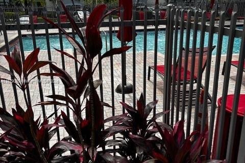 Townhouse in Weston, Florida 2 bedrooms, 105.07 sq.m. № 1896223 - photo 3