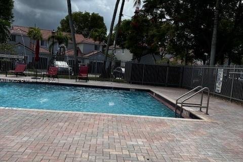 Townhouse in Weston, Florida 2 bedrooms, 105.07 sq.m. № 1896223 - photo 5