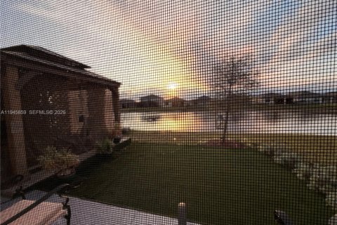 House in Port St. Lucie, Florida 3 bedrooms, 149.94 sq.m. № 2003192 - photo 24