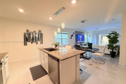 House in Port St. Lucie, Florida 3 bedrooms, 149.94 sq.m. № 2003192 - photo 8