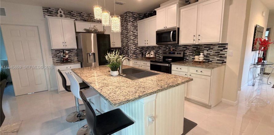 House in Port St. Lucie, Florida 3 bedrooms, 149.94 sq.m. № 2003192