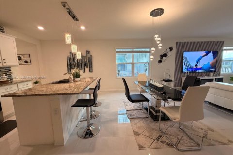 House in Port St. Lucie, Florida 3 bedrooms, 149.94 sq.m. № 2003192 - photo 12