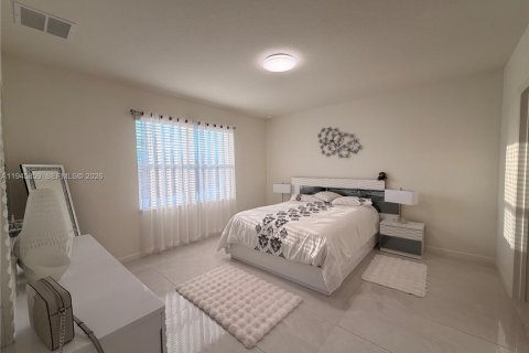 House in Port St. Lucie, Florida 3 bedrooms, 149.94 sq.m. № 2003192 - photo 20