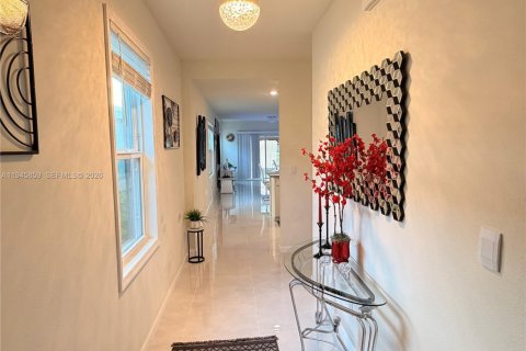 House in Port St. Lucie, Florida 3 bedrooms, 149.94 sq.m. № 2003192 - photo 4