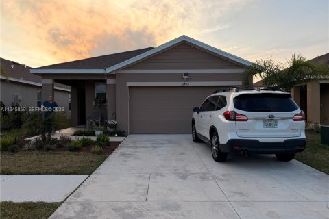 House in Port St. Lucie, Florida 3 bedrooms, 149.94 sq.m. № 2003192 - photo 5