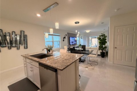 House in Port St. Lucie, Florida 3 bedrooms, 149.94 sq.m. № 2003192 - photo 13