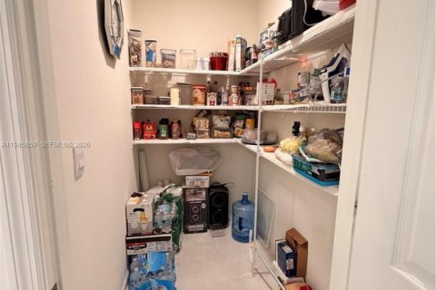 House in Port St. Lucie, Florida 3 bedrooms, 149.94 sq.m. № 2003192 - photo 11