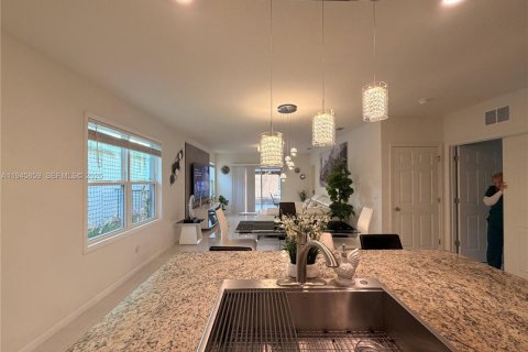 House in Port St. Lucie, Florida 3 bedrooms, 149.94 sq.m. № 2003192 - photo 9