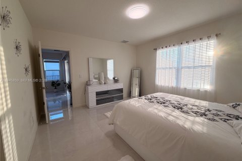 House in Port St. Lucie, Florida 3 bedrooms, 149.94 sq.m. № 2003192 - photo 19