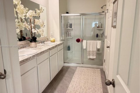 House in Port St. Lucie, Florida 3 bedrooms, 149.94 sq.m. № 2003192 - photo 21