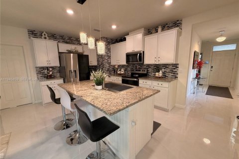 House in Port St. Lucie, Florida 3 bedrooms, 149.94 sq.m. № 2003192 - photo 14