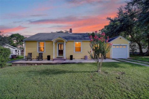 House in Ocala, Florida 2 bedrooms, 96.53 sq.m. № 2388107