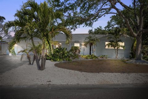 Villa ou maison à Treasure Island, Floride 3 chambres, 169.36 m2 № 2314265