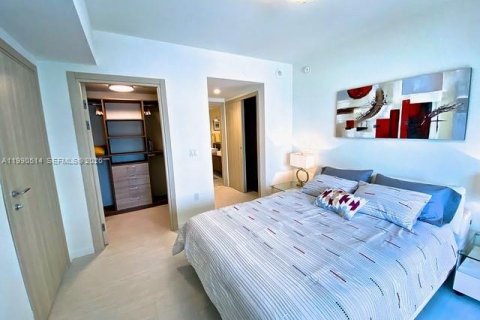 Condo in Miami, Florida, 1 bedroom  № 2053088 - photo 13