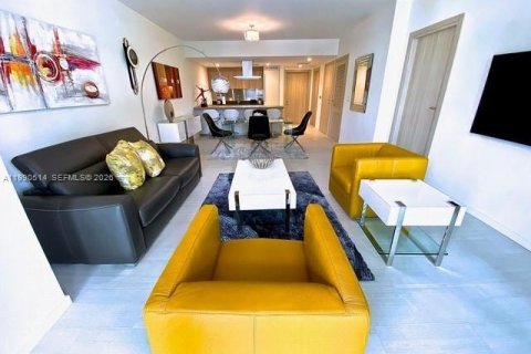 Condo in Miami, Florida, 1 bedroom  № 2053088 - photo 2