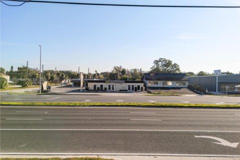 Propiedad comercial en venta en New Port Richey, Florida № 1983092 - foto 9