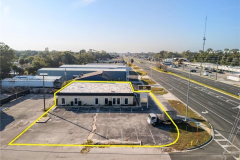 Propiedad comercial en venta en New Port Richey, Florida № 1983092 - foto 2