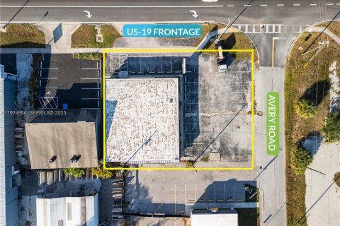 Propiedad comercial en venta en New Port Richey, Florida № 1983092 - foto 3