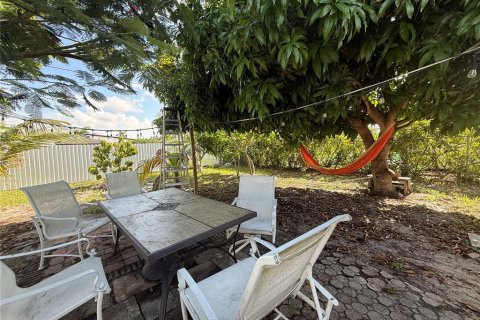 Casa en alquiler en Palm Springs, Florida, 3 dormitorios, 811.97 m2 № 1831229 - foto 22