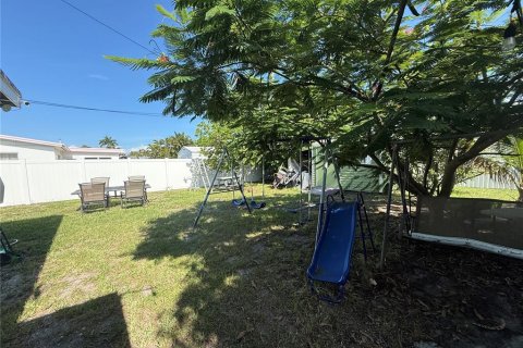 Casa en alquiler en Palm Springs, Florida, 3 dormitorios, 811.97 m2 № 1831229 - foto 21