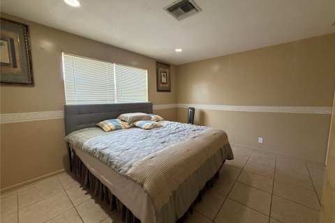 Casa en alquiler en Palm Springs, Florida, 3 dormitorios, 811.97 m2 № 1831229 - foto 10