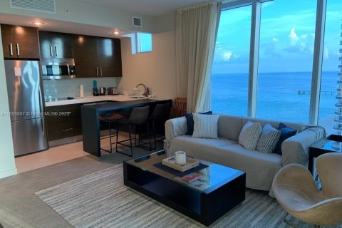 Condominio en venta en Sunny Isles Beach, Florida, 2 dormitorios, 84.36 m2 № 1871726 - foto 4