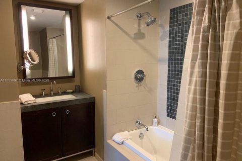 Condominio en venta en Sunny Isles Beach, Florida, 2 dormitorios, 84.36 m2 № 1871726 - foto 10