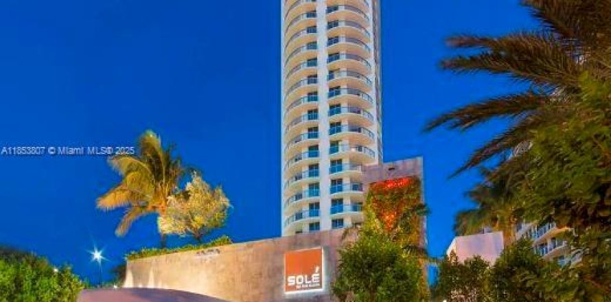 Condominio en Sunny Isles Beach, Florida, 2 dormitorios  № 1871726