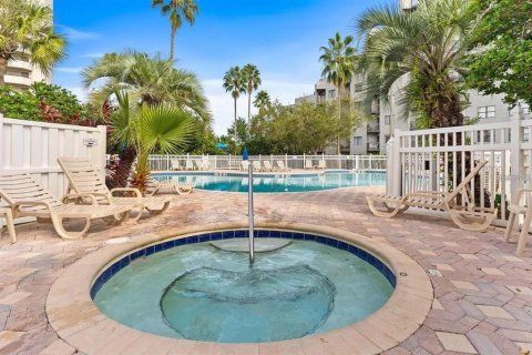 Condo in Orlando, Florida, 2 bedrooms № 2112286 - photo 4
