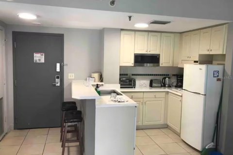 Condo in Orlando, Florida, 2 bedrooms № 2112286 - photo 12
