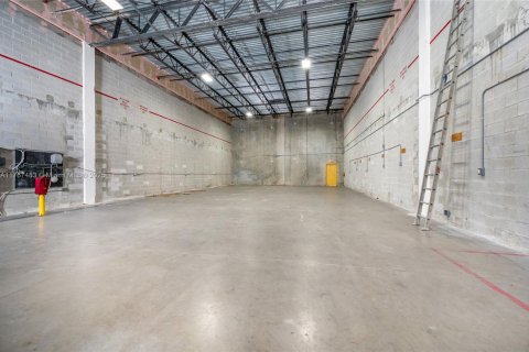 Commercial property in Medley, Florida № 1867508 - photo 3