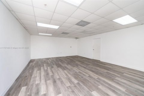 Commercial property in Medley, Florida № 1867508 - photo 7