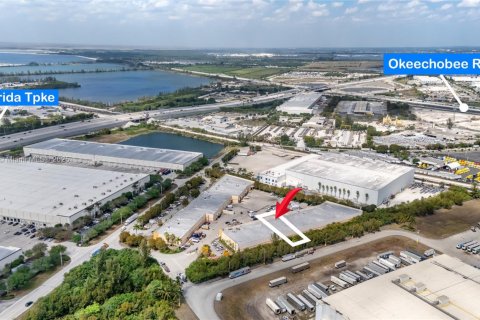 Commercial property in Medley, Florida № 1867508 - photo 14