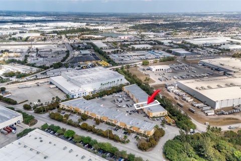 Commercial property in Medley, Florida № 1867508 - photo 15