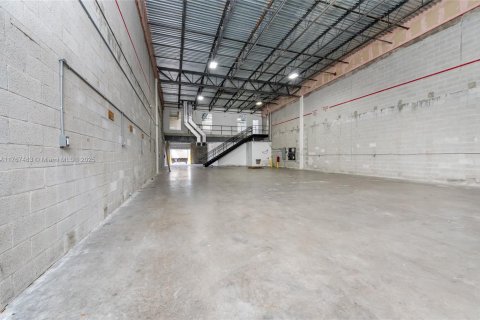 Commercial property in Medley, Florida № 1867508 - photo 6