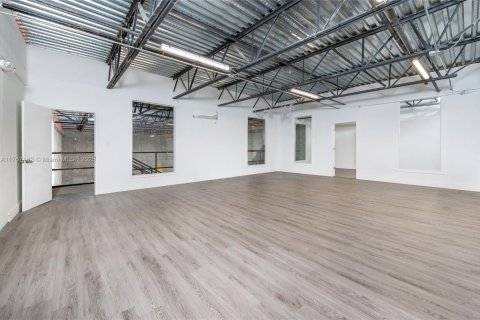 Commercial property in Medley, Florida № 1867508 - photo 11