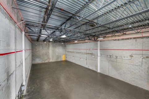 Commercial property in Medley, Florida № 1867508 - photo 9