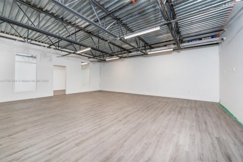 Commercial property in Medley, Florida № 1867508 - photo 10
