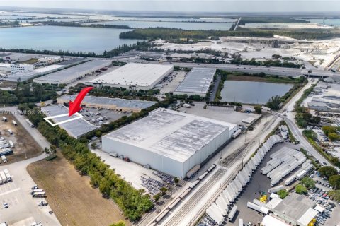 Commercial property in Medley, Florida № 1867508 - photo 17