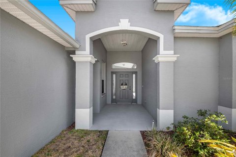 House in Lakeland, Florida 3 bedrooms, 175.68 sq.m. № 1680037 - photo 2