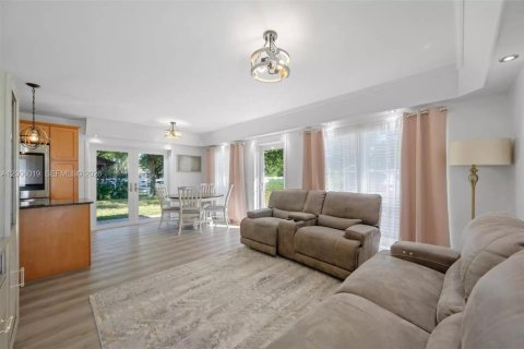 Casa en venta en Davie, Florida, 3 dormitorios, 104.24 m2 № 2071113 - foto 4