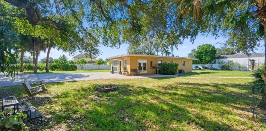 Casa en Davie, Florida 3 dormitorios, 104.24 m2 № 2071113