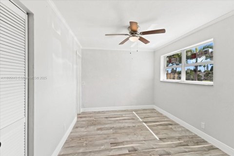 Снять в аренду виллу или дом в Окленд-Парк, Флорида 3 спальни, 165.37м2, № 1947693 - фото 21