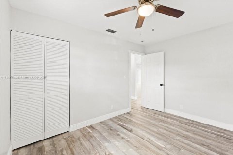 Снять в аренду виллу или дом в Окленд-Парк, Флорида 3 спальни, 165.37м2, № 1947693 - фото 18