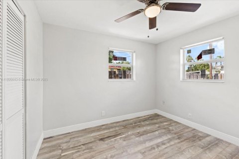 Снять в аренду виллу или дом в Окленд-Парк, Флорида 3 спальни, 165.37м2, № 1947693 - фото 17