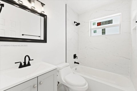 Снять в аренду виллу или дом в Окленд-Парк, Флорида 3 спальни, 165.37м2, № 1947693 - фото 19