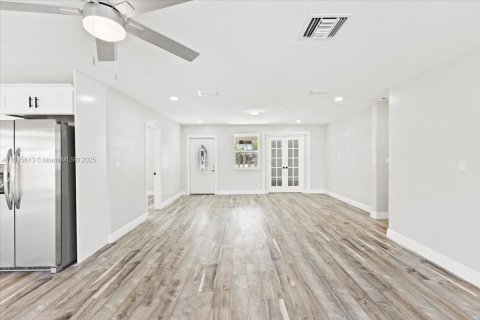 Снять в аренду виллу или дом в Окленд-Парк, Флорида 3 спальни, 165.37м2, № 1947693 - фото 7