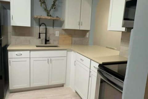 Condominio en venta en Lake Worth, Florida, 2 dormitorios, 83.05 m2 № 590802 - foto 1