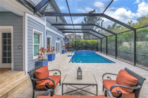 House in Saint Petersburg, Florida 5 bedrooms, 291.34 sq.m. № 2220593 - photo 3